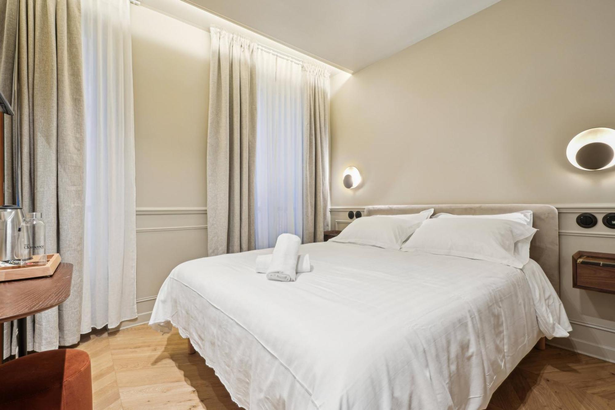 Hotel Clemence ปารีส ภายนอก รูปภาพ
