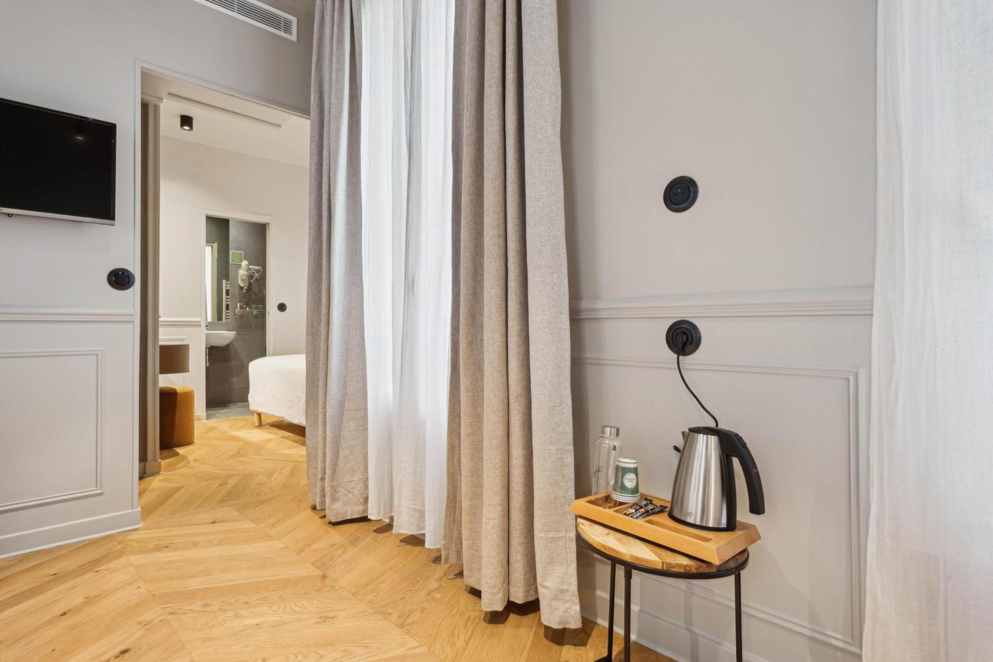 Hotel Clemence ปารีส ภายนอก รูปภาพ
