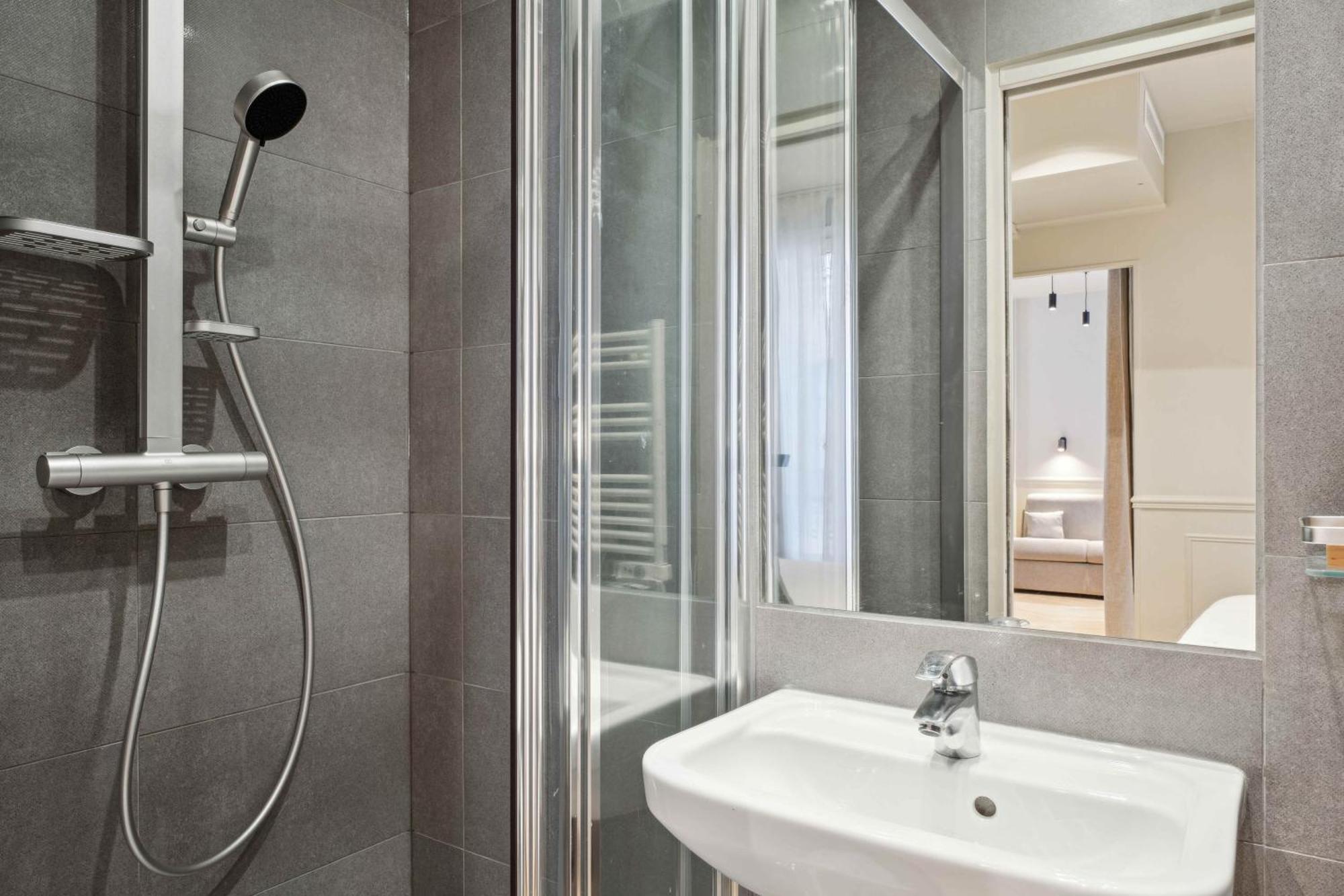 Hotel Clemence ปารีส ภายนอก รูปภาพ